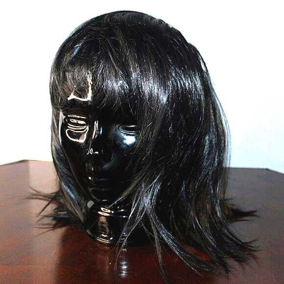 NWOT Black Shoulder-Length Wig with Bangs - Adjustable Cap - Picture 8 of 8